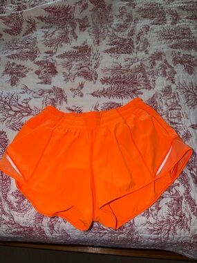 Lululemon Hotty Hot Short II *2.5"
Highlight Orange